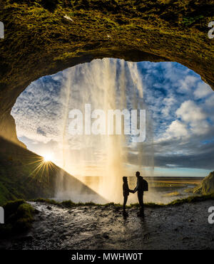 Seljalandsfoss cascata nel sud dell'Islanda lungo la circonvallazione Foto Stock