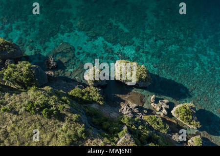 Vista aerea sulla costa sud di Siquijor island nelle Filippine. Foto Stock