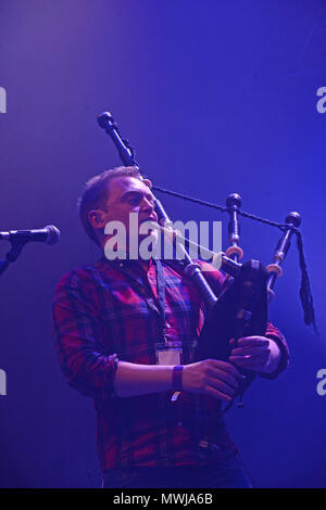 Ho-Ro folk scozzese tradizionale Ceilidh band a giocare alle Shetland Folk Festival nel 2018 Foto Stock