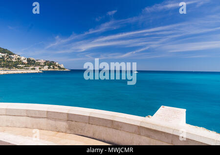 Acqua cristallina visto da quai ' rubeu capeu', di nizza costa azzurra, cote d'Azur, in Francia del sud Foto Stock