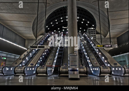Escalator principale a Canary Wharf Foto Stock