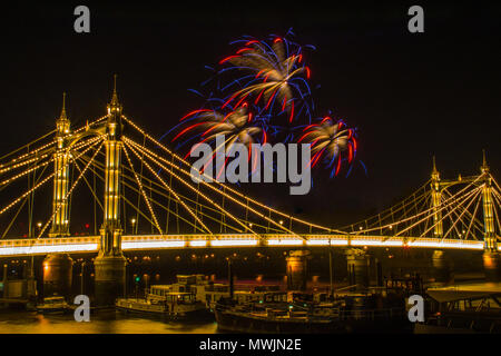 Fuochi d'artificio su Albert Bridge Foto Stock