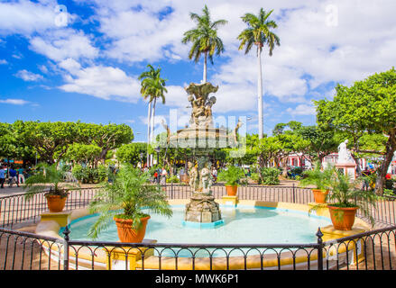 GRANADA, Nicaragua, maggio, 14, 2018: fontana nel centro di Granada Nicaragua è stata fondata nel 1524 ed è la prima città europea in America continentale Foto Stock