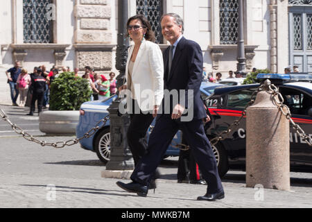 Roma, Italia. Dal 01 Giugno, 2018. I membri del nuovo governo di arrivare al Palazzo del Quirinale per il giuramento davanti al Presidente della Repubblica Sergio Mattarella. Credito: Matteo Nardone/Pacific Press/Alamy Live News Foto Stock