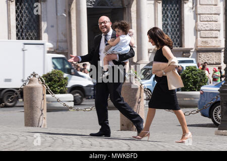 Roma, Italia. Dal 01 Giugno, 2018. I membri del nuovo governo di arrivare al Palazzo del Quirinale per il giuramento davanti al Presidente della Repubblica Sergio Mattarella. Credito: Matteo Nardone/Pacific Press/Alamy Live News Foto Stock