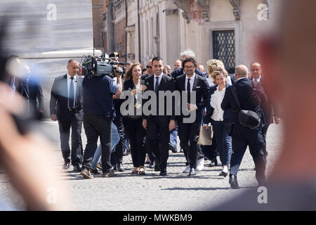 Roma, Italia. Dal 01 Giugno, 2018. I membri del nuovo governo di arrivare al Palazzo del Quirinale per il giuramento davanti al Presidente della Repubblica Sergio Mattarella. Credito: Matteo Nardone/Pacific Press/Alamy Live News Foto Stock