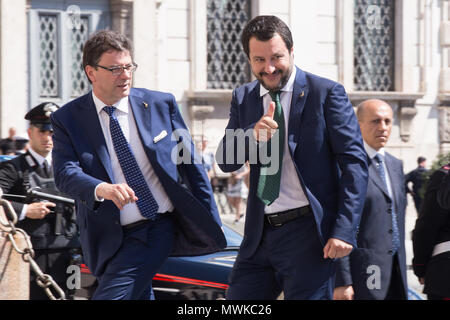 Roma, Italia. Dal 01 Giugno, 2018. I membri del nuovo governo di arrivare al Palazzo del Quirinale per il giuramento davanti al Presidente della Repubblica Sergio Mattarella. Credito: Matteo Nardone/Pacific Press/Alamy Live News Foto Stock