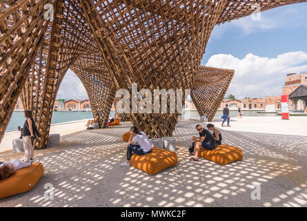 Vo Trong Nghia architetti, bambù padiglione di stalattite, 2018 Biennale di Architettura di Venezia, Arsenale Veneziano Foto Stock