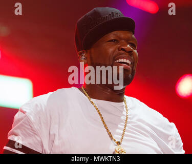 50 Cent, vero nome Curtis Jackson, live sul palco nel Regno Unito nel 2015. 50 Cent live, 50 Cent rapper. Foto Stock