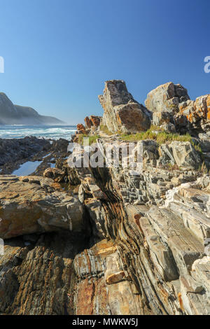 Mare di pile in aggetto nell'Oceano Indiano nel tsitsikamma national park. Tempeste river, la garden route del sud africa Foto Stock