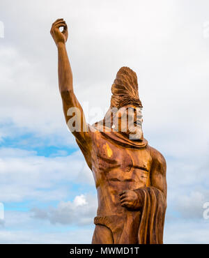 Close up di legno scolpito a scultura Akahanga di Hotu Matu'a, primo re dell'isola di pasqua, Rapa Nui, atterrato in Anakena Beach Cove, Cile Foto Stock