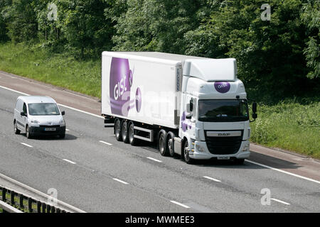 Daf gist logistica dei trasporti HGV camion autostrada M6 Foto Stock