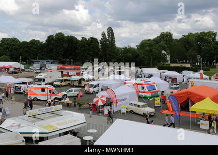 Worm, Germania. Il 1 giugno 2018. Diversi servizi di ambulanza in vetrina diversi aspetti dell'aiuto che essi forniscono. Circa 300.000 visitatori sono attesi nel 34. Edizione DEL LAND RENANIA-PALATINATO-tag (Renania-Palatinato giorno) in worm. Il LAND RENANIA-PALATINATO-Tag è un evento annuale che mette in mostra lo stato tedesco della Renania Palatinato. Credito: PACIFIC PRESS/Alamy Live News Foto Stock