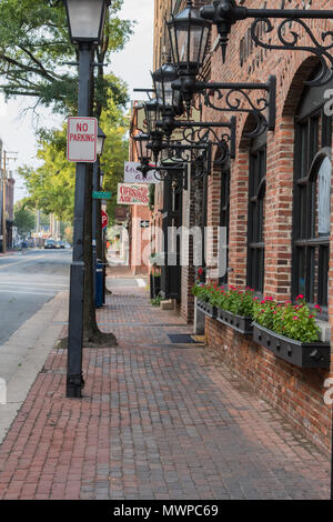 Passeggiando per Alexandria, Virginia, al di fuori di Washington DC e il fiume Potomac. La nautica paradise, New Scenic 5 posti e la vita attiva sull'acqua. La pace. Foto Stock