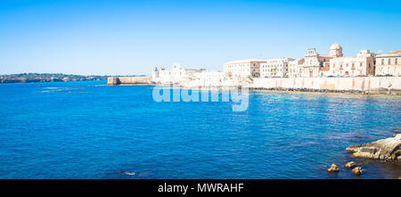 Siracusa, Italia - 18 Maggio 2018: vista della zona di Ortigia, il centro di Siracusa, Sicilia, all'inizio della stagione estiva Foto Stock