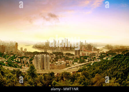 Vista aerea dello skyline della città, Chongqing, la Cina. Foto Stock