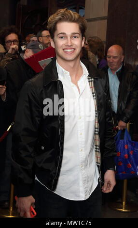 Scacchi apertura notturna al London Coliseum, St Martin's Lane, Londra dotata: AJ Pritchard dove: Londra, Regno Unito quando: 01 maggio 2018 Credit: WENN.com Foto Stock