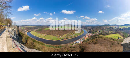 Vista del fiume Elba dal Koenigstein Fortezza, Svizzera Sassone, Germania Foto Stock