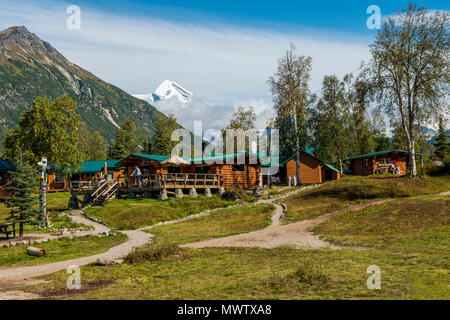 Redoubt Mountain Lodge sulla Crescent Lake, il Parco Nazionale e Riserva del Lago Clark, Alaska, Stati Uniti d'America, America del Nord Foto Stock