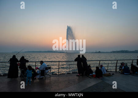 La più grande fontana nel mondo, Corniche, Jeddah, Arabia Saudita, Medio Oriente Foto Stock