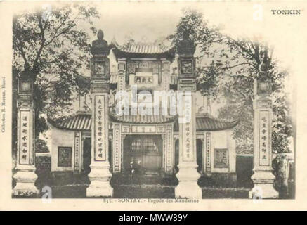 . Tiếng Việt: Cổng Tam quan Văn miếu môn Sơn Tây tỉnh Sơn Tây nhà Nguyễn, tồn tại đến thời thuộc Pháp. Il 20 agosto 1901. R.Moreau 626 VanMieuSonTay Foto Stock