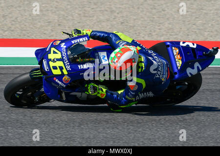 Firenze, Italia. 2 Giugno 2018. Valentino Rossi di Italia e Movistar Yamaha MotoGP durante le qualifiche MotoGP Gran Premio d'Italia Oakley-al Mugello Circuit. Il 31 maggio 2018 a Scarperia, in Italia. (Foto di Marco Iorio) Credito: marco iorio/Alamy Live News Foto Stock