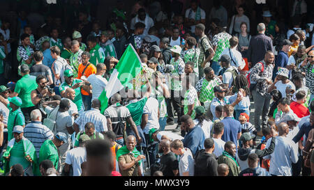 Londra, Regno Unito. 2 Giugno 2018. Ventole nigeriano arriva per il cordiale incontro di calcio tra Inghilterra e Nigeria allo Stadio di Wembley. Questa è la partita finale a Wembley prima del viaggio in Inghilterra per la Coppa del Mondo in Russia. Credito: Stephen Chung / Alamy Live News Foto Stock