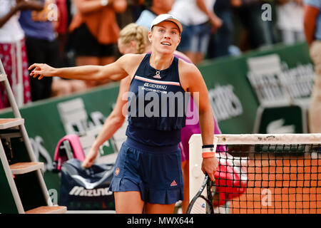 Parigi, Francia. 2 Giugno, 2018. Angelique Kerber di Germania fa il suo modo nel round dell'ultimo 16 al giorno 7 al 2018 francesi aperti a Roland Garros. Credito: Frank Molter/Alamy Live News Foto Stock