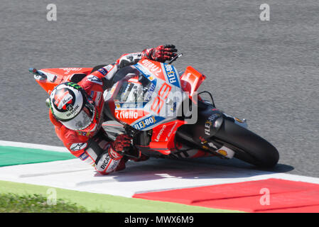 Scarperia, Italia. 2 Giugno 2018. Qualifiche al Mugello Cuircuit Internazionale per il sesto round del Campionato del Mondo MotoGP Gran Premio d'Italia Oakley il 2 giugno 2018 a Scarperia, Italia Credito: Fabio Averna/Alamy Live News Foto Stock