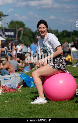 Brixton, Londra, Regno Unito. 2 Giugno, 2018. Field Day Festival in Brockwell Park, Londra del sud. Credito: Jamie grigio/Alamy Live News Foto Stock