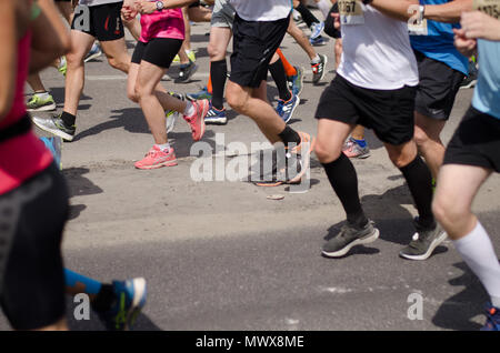 Stoccolma, Svezia - 2 giugno 2018. L'inizio del quarantesimo Stockholm marathon 2018 in presenza di temperature molto calde. Credito: Jari Juntunen/Alamy Live News Foto Stock