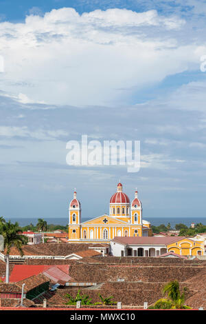 La Cattedrale di Granada visto dal campanile di La Merced chiesa, Granada, Nicaragua america centrale Foto Stock