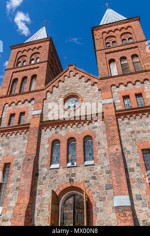 Maestosa Chiesa Corpo di Dio dalla pietra e mattoni in Ikazn, Bielorussia Foto Stock