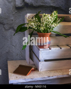 Bouquet di fiori. Gigli della valle. Fiori di Primavera. Foto Stock