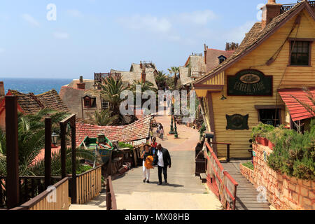 Estate vista sul set di un film di Popeye Village, Triq Tal-Prajjet, Il-Mellieha, Malta. Foto Stock