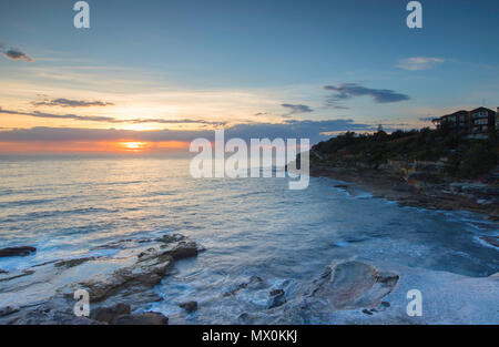 Bondi a Bronte a piedi all'alba, la spiaggia di Bondi, Sydney, Nuovo Galles del Sud, Australia Pacific Foto Stock