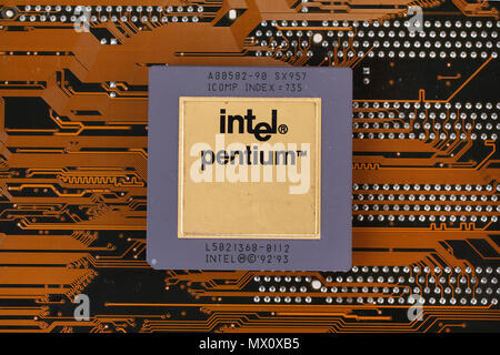 Kiev, Ucraina - gen. 28, 2018. Processore Intel Pentium su scheda madre. Foto Stock
