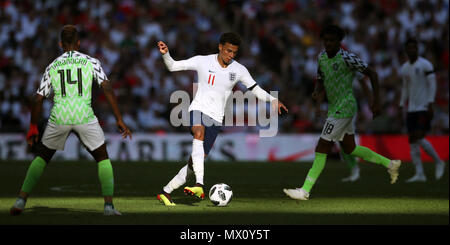 L'Inghilterra del dele Alli (centro) durante la International amichevole allo Stadio di Wembley, Londra. Foto Stock