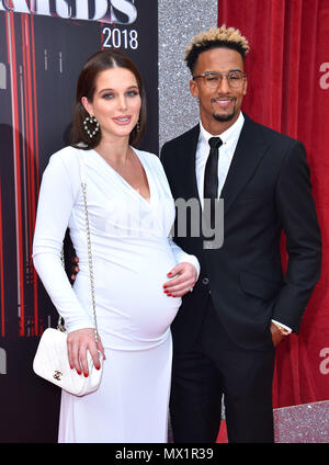 Helen Flanagan e Scott Sinclair frequentando il British Soap Awards 2018 tenutasi presso l'Hackney Empire, Londra. Foto Stock