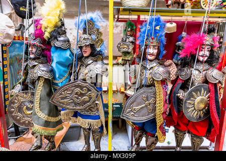 Sizilianische Ritter marionette Metallrüstung mit a Palermo Foto Stock