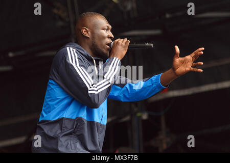 Stormzy performing live sul palco. Stormzy live, Stormzy rapper, Stormzy cantante, Stormzy in concerto. Foto Stock