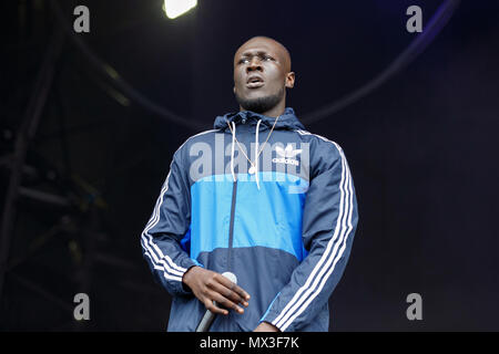 Stormzy performing live sul palco. Stormzy live, Stormzy rapper, Stormzy cantante, Stormzy in concerto. Foto Stock