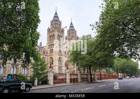Principali attrazioni turistiche: esterne iconica Alfred Waterhouse Building, il Museo di Storia Naturale, Cromwell Road, South Kensington, Londra SW7, Foto Stock