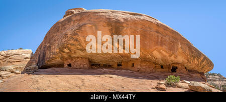 Antica terra ancestrale dei Pueblo strutture storico presso la Casa sul sito di fuoco in Mule Canyon, sudest dell'Utah, Stati Uniti d'America Foto Stock