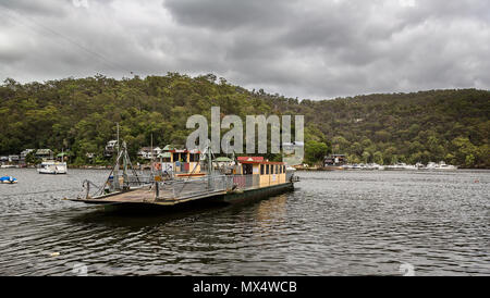 Berowra acque traghetto cavo prese a Berowra, NSW, Australia il 17 dicembre 2014 Foto Stock