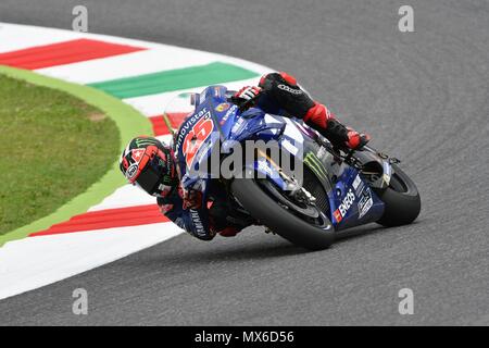 MUGELLO - Italia, 2 giugno: Spagnolo Movistar Yamaha Team rider MAVERICK VINALES durante la sessione di qualifica in 2018 GP d Italia di MotoGP Giugno, 2018. Italia Foto Stock