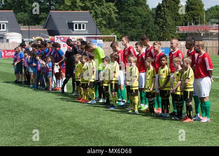 Bracknell, Regno Unito. 3 Giugno 2018: Bracknell, Regno Unito - Karpatalya v Tibet nell'CONIFA 2018 Football World Cup a Bracknell Town FC. Karpatalya ha vinto 5-1. Credito: Andrew Spiers/Alamy Live News Foto Stock
