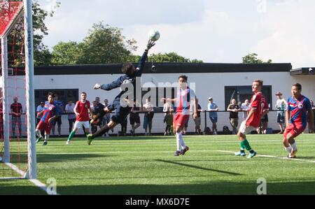 Bracknell, Regno Unito. 3 Giugno 2018: Bracknell, Regno Unito - Karpatalya v Tibet nell'CONIFA 2018 Football World Cup a Bracknell Town FC. Karpatalya ha vinto 5-1. Credito: Andrew Spiers/Alamy Live News Foto Stock