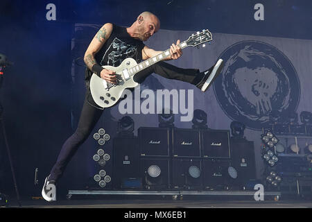 03 giugno 2018, Germania, Nuerburg: chitarrista Zach Blair performes sul palco principale con la US-American band punk sollevarsi contro al festival musicale 'Rock Am Ring'. Foto: Thomas Frey/dpa Foto Stock