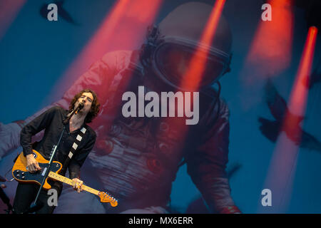 Norimberga, Germania. 03 giugno 2018, Germania, Norimberga: Gary Corpo di Luce avesse, cantante britannico della rock band Snow Patrol, esegue sul palcoscenico open air festival 'Rock im Park". Foto: Daniel Karmann/dpa Credito: dpa picture alliance/Alamy Live News Foto Stock